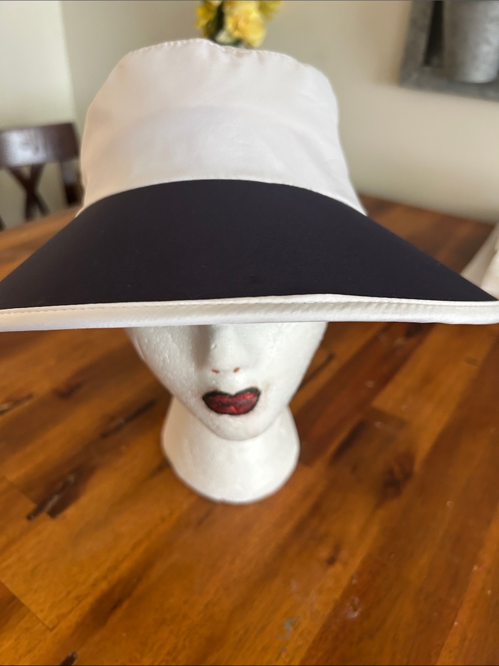 New No Tags D&Y Wide 31/2" Brim Sun Cap/Visor White /Navy Blue Trim Ribbon Bow